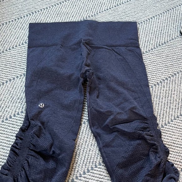 Lululemon midnight Blue Crop Leggings Size 6 - Picture 4 of 6
